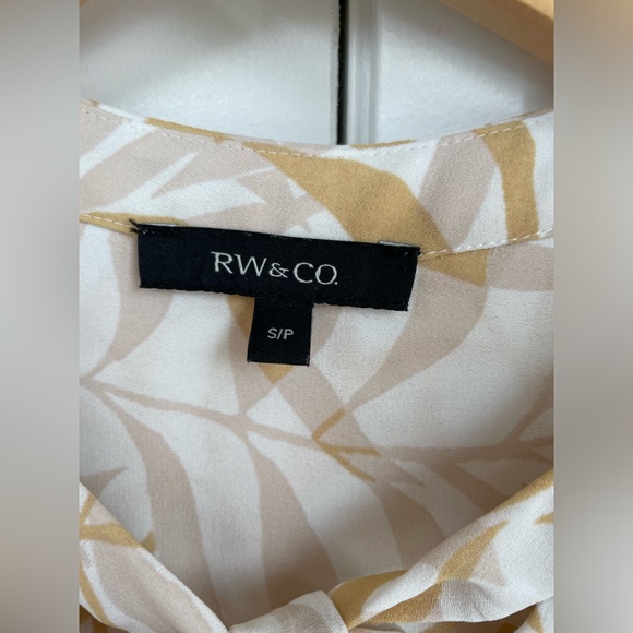 RW&Co sleeveless top - Picture 2 of 3